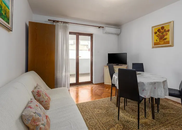 Amazing In Apartment *